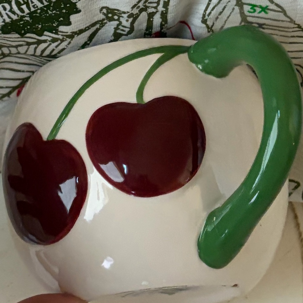 Red cherry mug and accessory bundle - Lip Gloss and mug set - Picture 2 of 4
